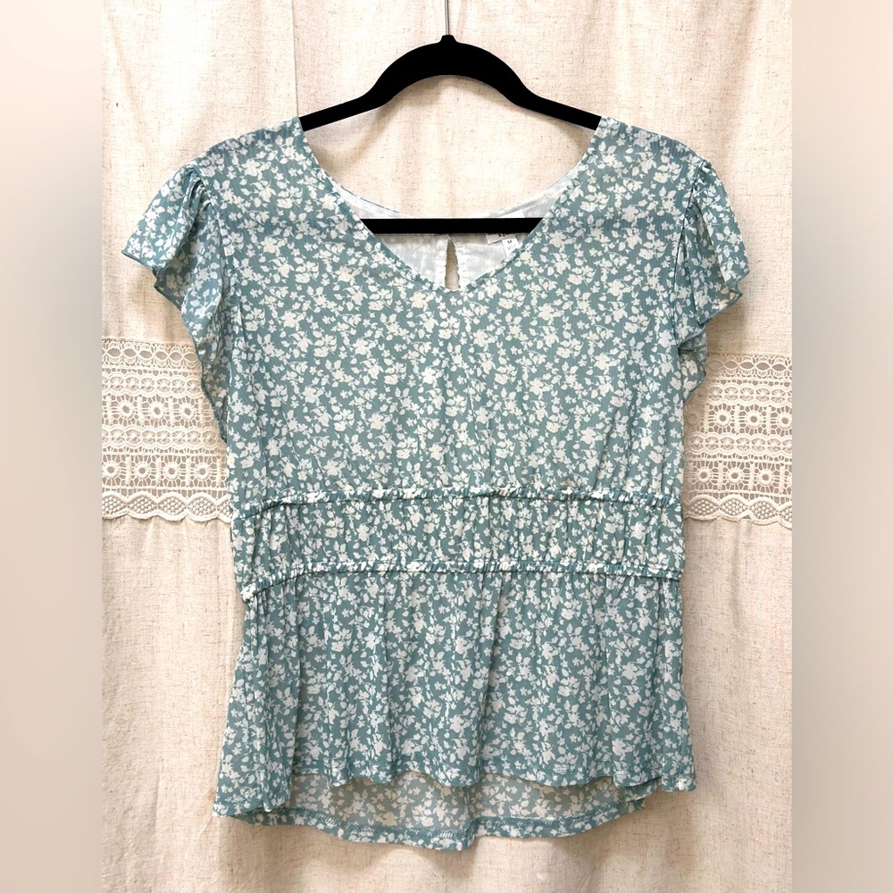 Women’s Short Sleeve Mesh Knit Top Size Medium